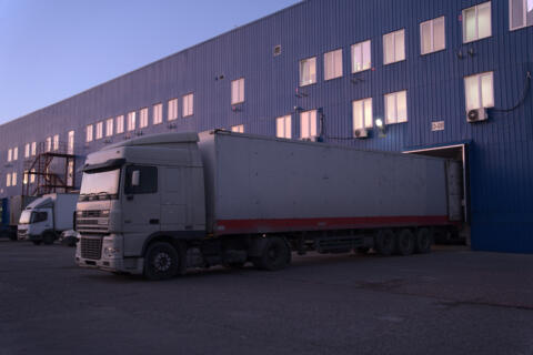 Мы – это команда профессионалов в области магистральных перевозок и экспедирования грузов. 